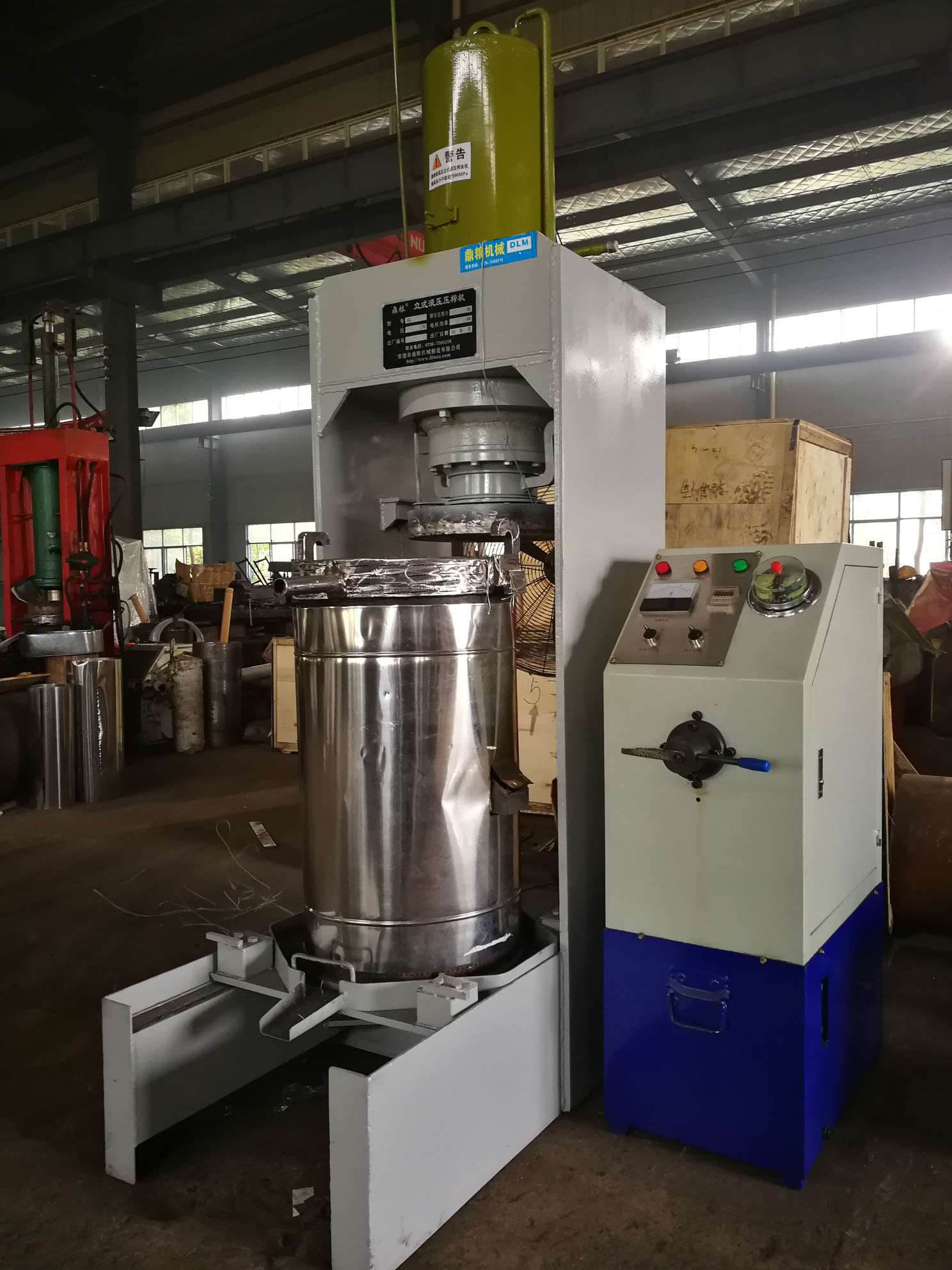 不銹鋼超高壓立式液壓壓榨機，果汁壓榨機，果渣壓榨機，藥材壓榨，油渣處理，白土壓榨